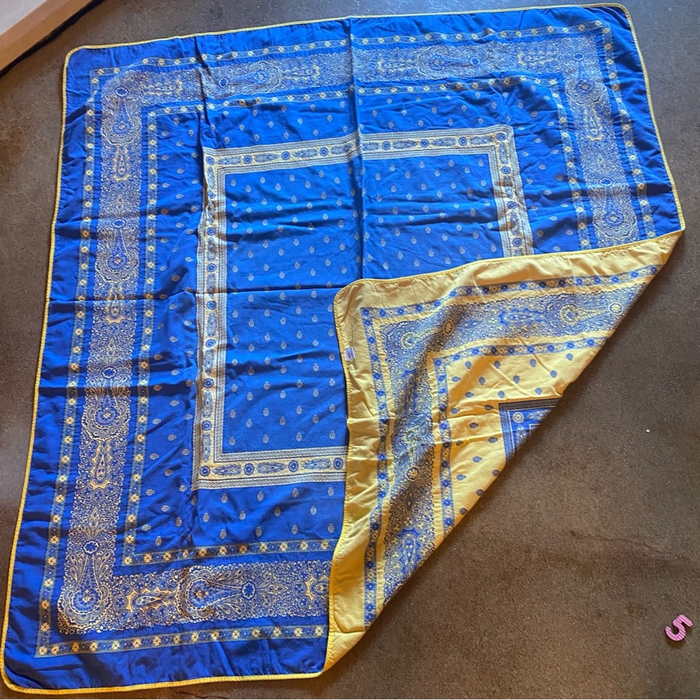 Elegant Blue and Yellow French table cloth from Paris